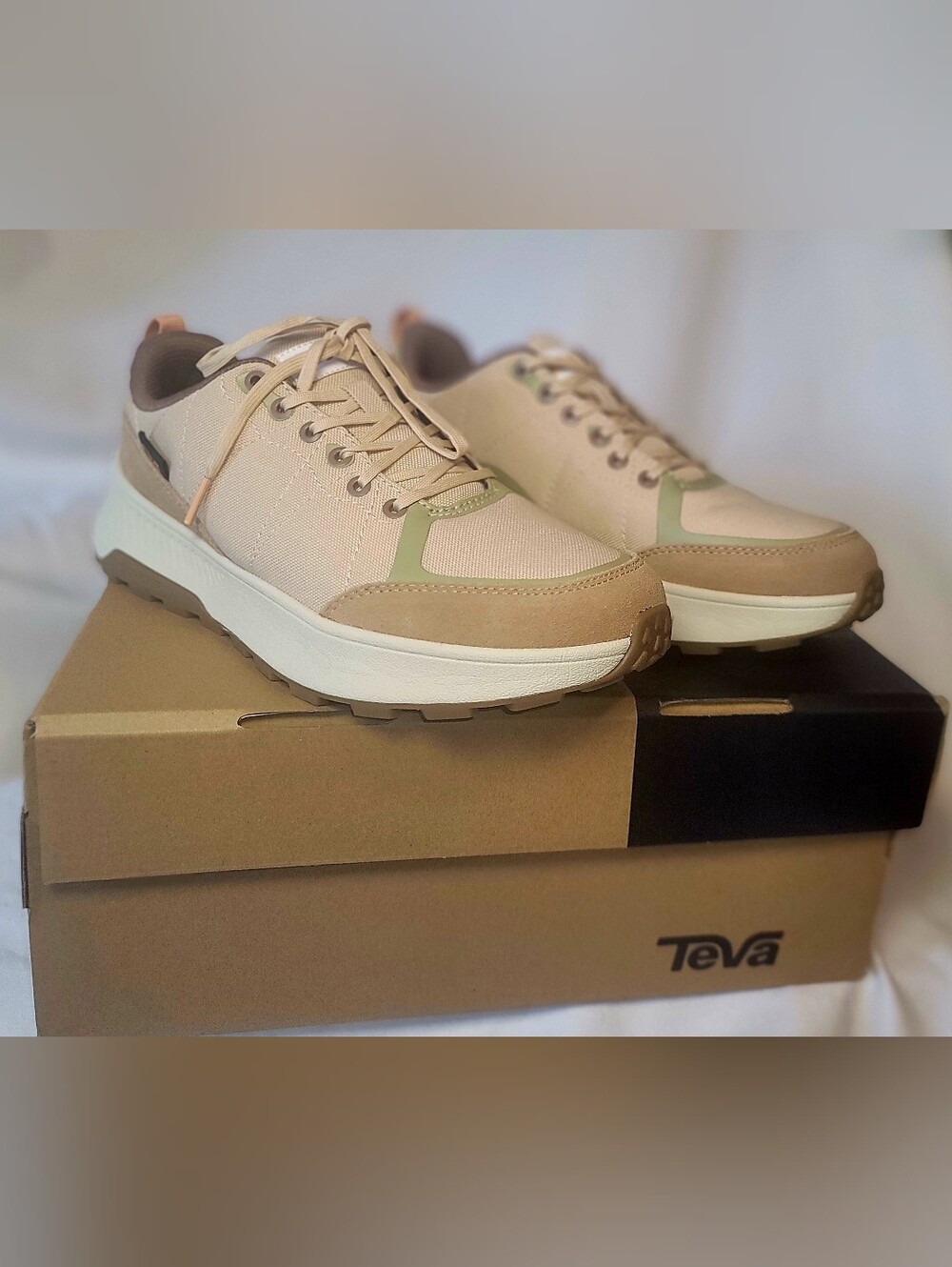 Womans TEVA Wellwood Size 8 New!